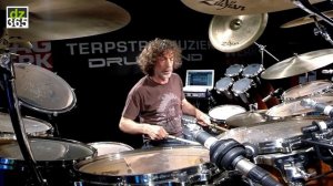 Simon Phillips - 15 minute Live Drum Solo