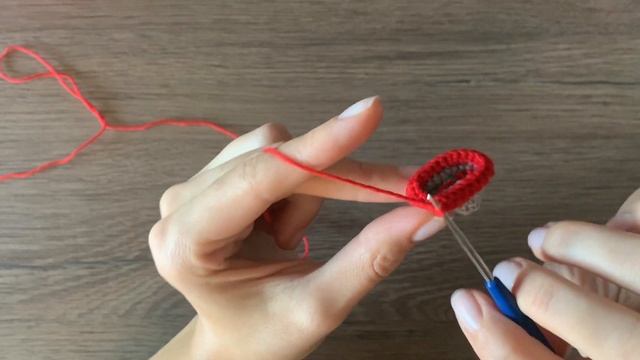 Мастер-класс: брошка мышка в свитере крючком crochet mouse