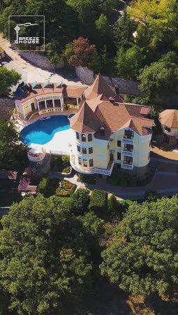 Замок в Ялте за 400 миллионов рублей. Обзор элитной недвижимости в Крыму.