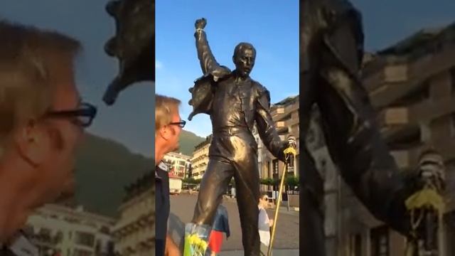 Montreux: At the Freddie Mercury Statue