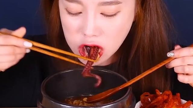 мукбанги зашли слишком далеко // MUCKBANG GO TOO FAR смотреть онлайн