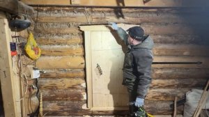 СДЕЛАЛ ИЗБУ В 20 РАЗ УЮТНЕЕ! Ночую один в ЛЕСНОМ ДОМЕ