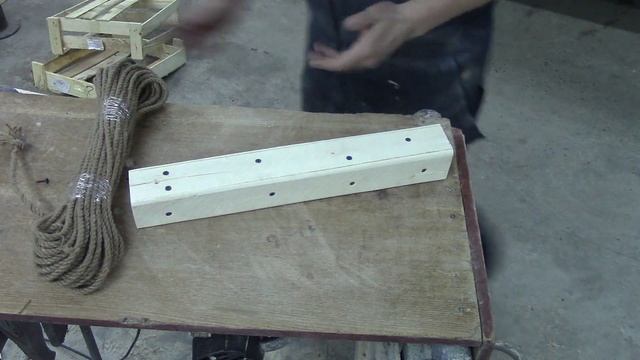 КОГТЕТОЧКА ДЛЯ КОШЕК ИЗ ФРУКТОВОГО ЯЩИКА.  Как самому сделать когтеточку.  Когтеточка своими руками