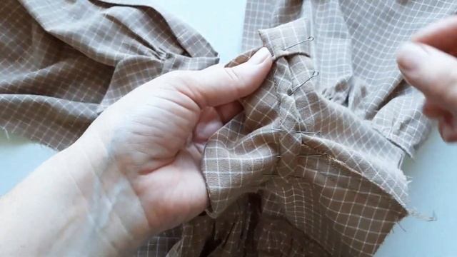 Как сшить детское платье с кокеткой, круглым воротником и пышными рукавами.