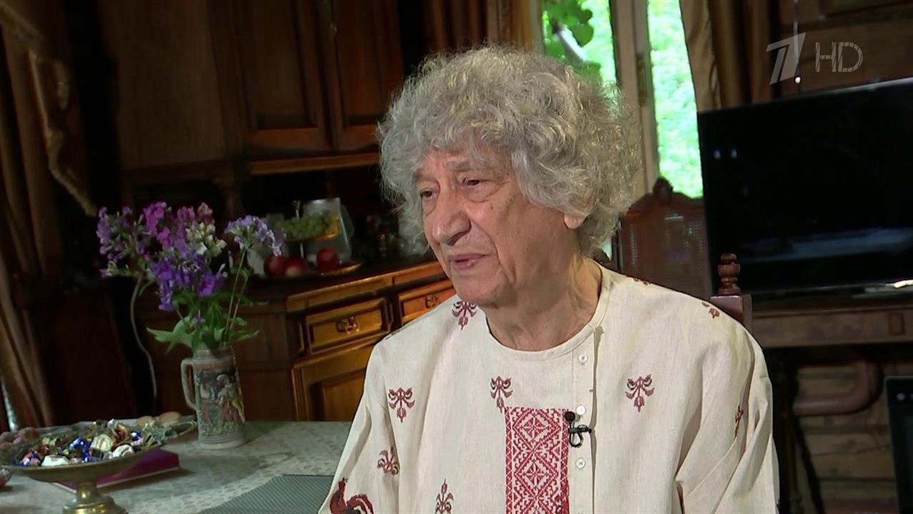 Знаменитому поэту-песеннику Юрию Энтину 85