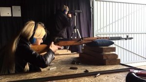 Девушка стреляет из СВТ40 7.62х54мм / Girl shooting from SVT40 7.62x54mm