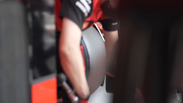 Go Inside the Ferrari F1 Garage with Charles Leclerc смотреть онлайн