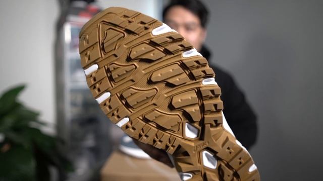 CASUAL HIKING SNEAKERS YOU NEED - ASICS смотреть онлайн