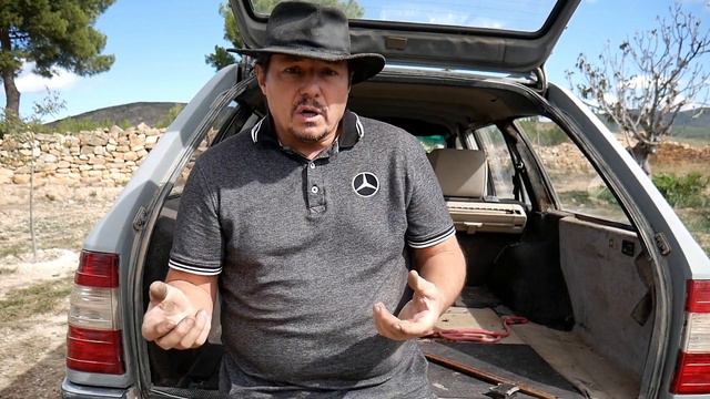 Mercedes Benz W124 - Cambiar las pastillas de freno traseras muy facil T124 смотреть онлайн