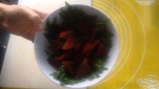 Французский яблочный пирог и салат