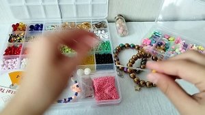 Радужный чокер из бисера и бусинками.