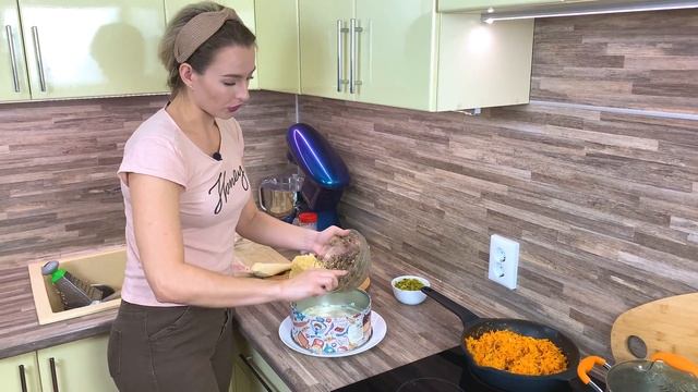 СЛОЕНЫЙ САЛАТ СО ШПРОТАМИ (Получается как закусочный торт)  Очень вкусно, красиво и необычно