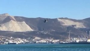 Вертолет над Цемесской бухтой в Новороссийске