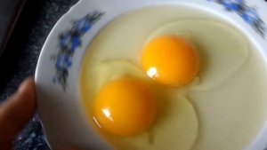 Вкусная и здоровая пища. Как отличить домашнее яйцо от подделки 2018