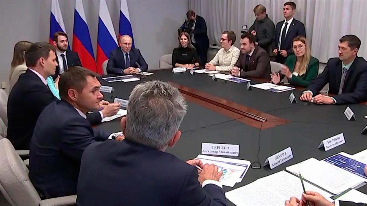 Владимир Путин встретился с молодыми учеными в Сарове