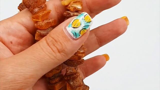 КАКИЕ ЯНТАРНЫЕ БУСЫ ЯВЛЯЮТСЯ ЛЕЧЕБНЫМИ. Лечебный янтарь, бусы из необработанного янтаря смотреть онлайн