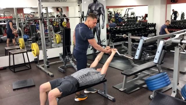 5.3. Французкий жим EZ-штанги лёжа на горизонтальной скамье смотреть онлайн