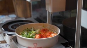 Готовлю РАМЁН в Корейском магазине самообслуживания | Кафе с автоматом для приготовления Рамэна.