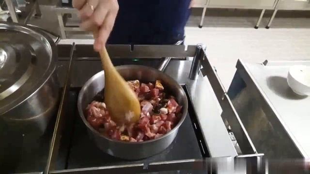 Спагетти карбонара!!!Готовлю в рейсе на обед.Рецепт от сицилийского повара. смотреть онлайн