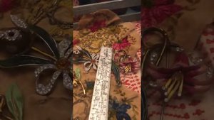 Как определить возраст винтажной броши по размеру?