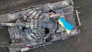 Десантники 247 ДШП минусуют укро-танк с помощью ударного квадрокоптера..mp4