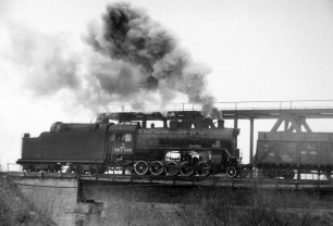 Горящий поезд мчался на немцев. Как один боец остановил целую дивизию в 1942