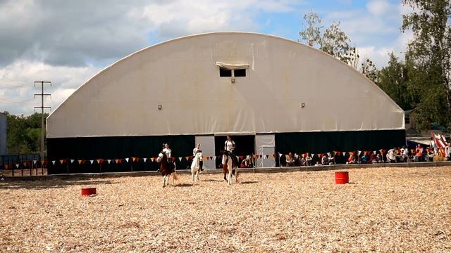 Три пегих коня. Конное шоу. смотреть онлайн