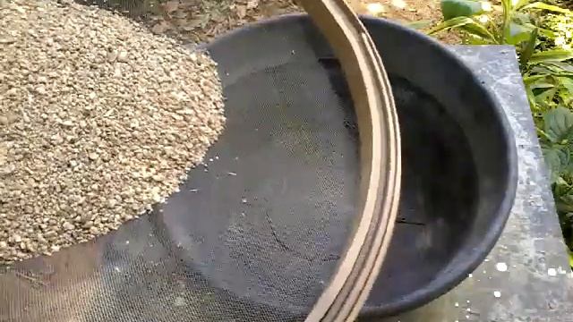 BENEFÍCIOS DO CARVÃO E DA FARINHA DE OSSOS PARA AS PLANTAS смотреть онлайн