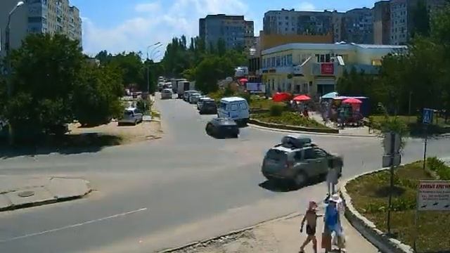 Перекрёсток в Щёлкино, 20.07.2013 - time-lapse с камеры 2 смотреть онлайн