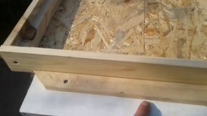 Вентиляция в крышке улья, дешево и сердито.