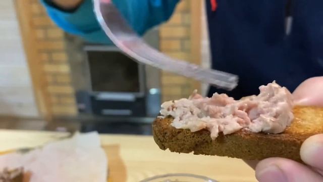 Простой БУТЕРБРОД. Брускетта с печенью трески.