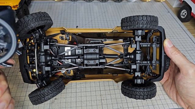 1/18 Scale FMS FCX18 LC80 Toyota Land Cruiser 80 RTR Unboxing & Review
