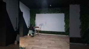 Озеленение стены искусственными растениями фитостена.mp4