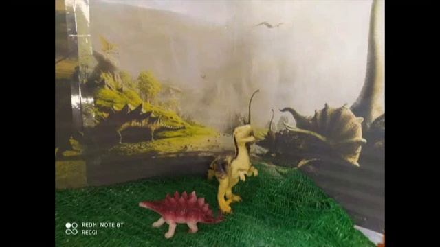 динозаврик ищет маму