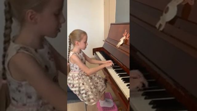 Колясникова Яна, 6 лет, Большой олень, ЕДМШ №2 имени М.И. Глинки смотреть онлайн