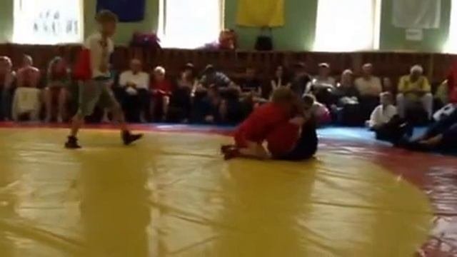 Случайно руку сломал