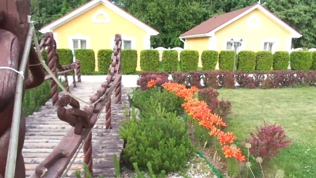 Барская усадьба. Сад и гостевые домики. Загородный отель, Тверская область.
