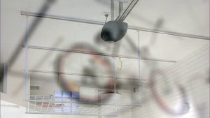 Хранение лодок, велосипедов и других вещей на потолке и под потолком в гараже. Потолочные системы