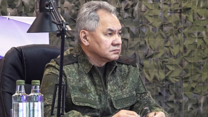 «Берегите себя»: Шойгу прибыл в зону СВО и пообщался с военными