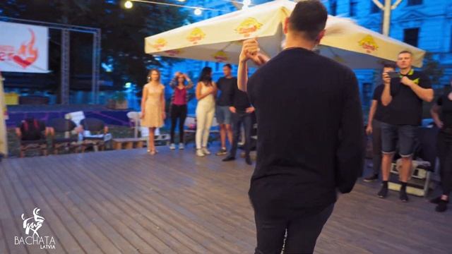 Azael & Sindi [one day - DJ Tronky remix] смотреть онлайн