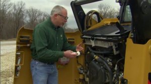 Погрузчик с бортовым поворотом Cat®: ежедневная проверка масла