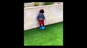 Как футболисты играют с детьми!!!Смешные дети футболистов