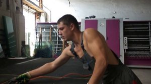 резка стекла шваброй