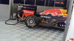 Запуск двигателя болида F1