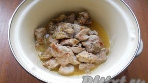 Свинина, тушеная с помидорами и болгарским перцем