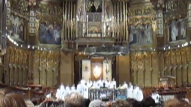 Хор мальчиков, обучающихся в Монастыре Монтсеррат, Испания смотреть онлайн