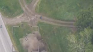 Дрон РФ загнал хамви ВСУ