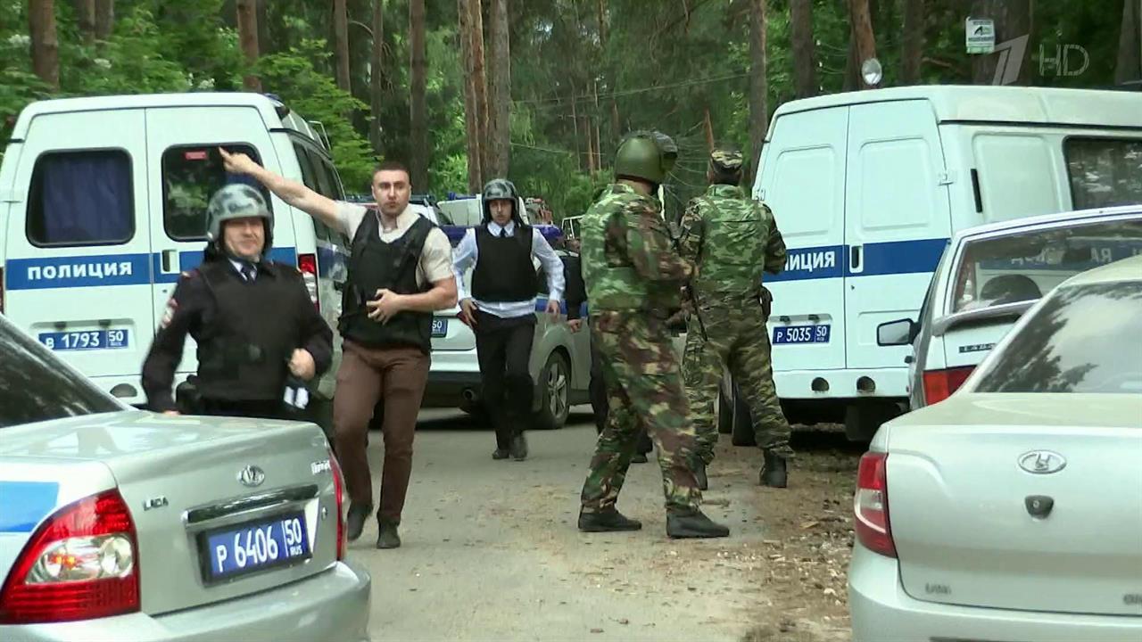 В подмосковном поселке Кратово семь часов длилась ...перация по нейтрализации убийцы четырех человек