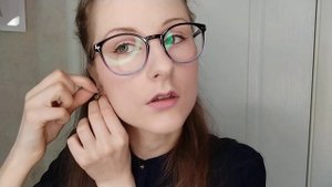 Как надеть серьги с конём