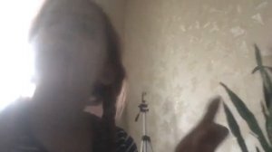 Мне поподёт... застряла под кроватью..